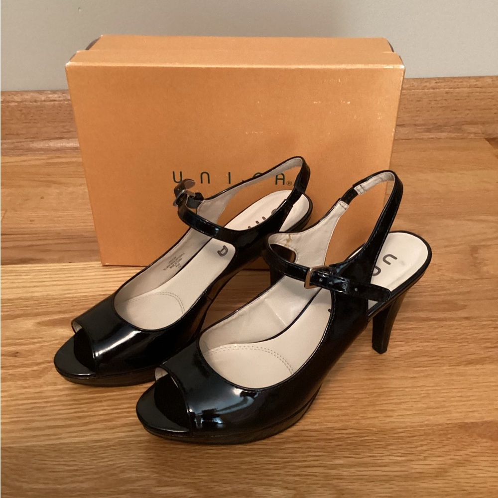 Women’s black Unisa heels